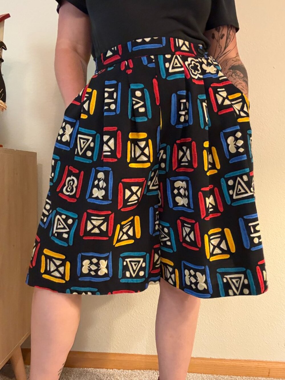 Vintage 90s Worthington Bright Geometric Print Pleated Relaxed High Rise Shorts - Picture 8 of 8